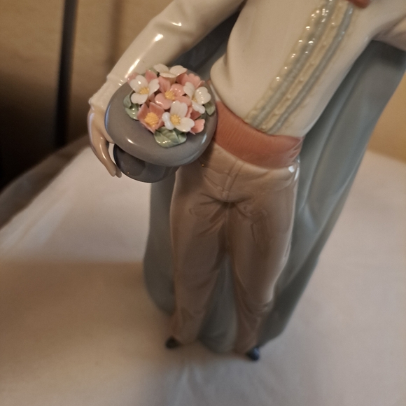 Excellent  Lladro  Presto 5759 boy magician with wand figurine - Picture 5 of 6